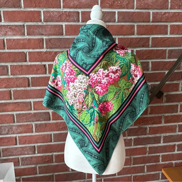 •Oscar De La Renta Silk Floral Signed Scarf Vintage Made in Japan 35”x35” - Picture 2 of 16